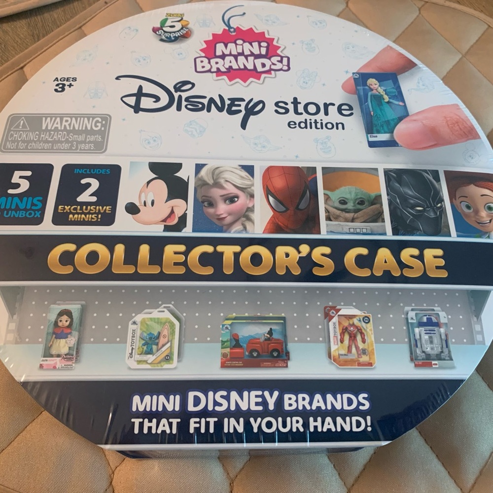 Mini Brands Disney store edition! Collectors case. 5 minis and inc. 2 exclusive
